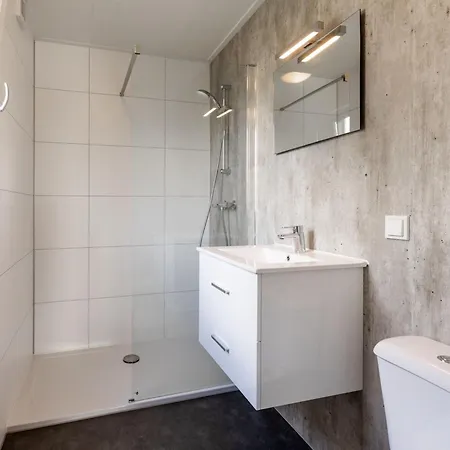 With Pond View In Gelderland Lathum