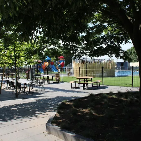 With Pond View In Gelderland シャレー Lathum