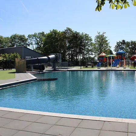 With Pond View In Gelderland シャレー