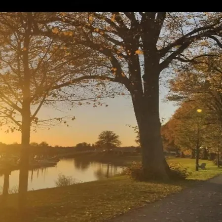 With Pond View In Gelderland シャレー *